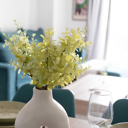 Modern Spacious Apartment Located In พีเรียส ภายนอก รูปภาพ