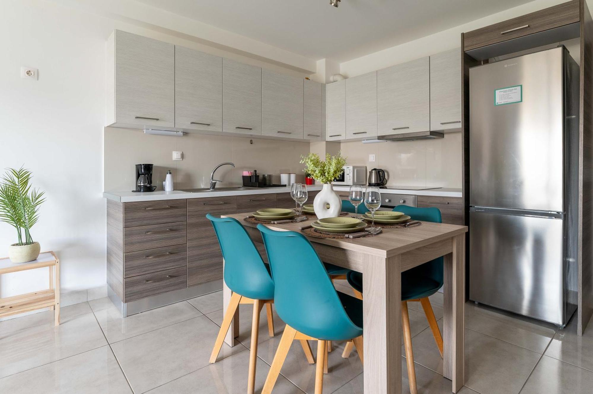 Modern Spacious Apartment Located In พีเรียส ภายนอก รูปภาพ
