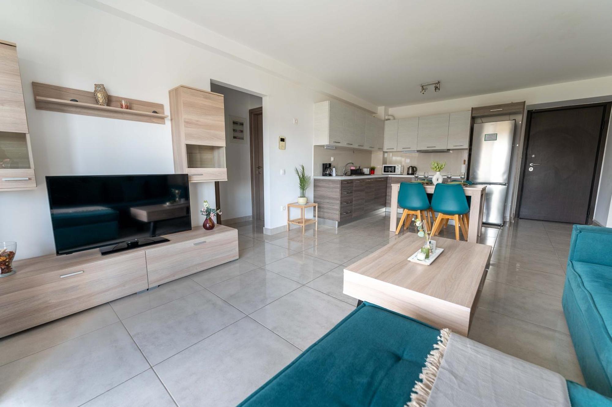 Modern Spacious Apartment Located In พีเรียส ภายนอก รูปภาพ