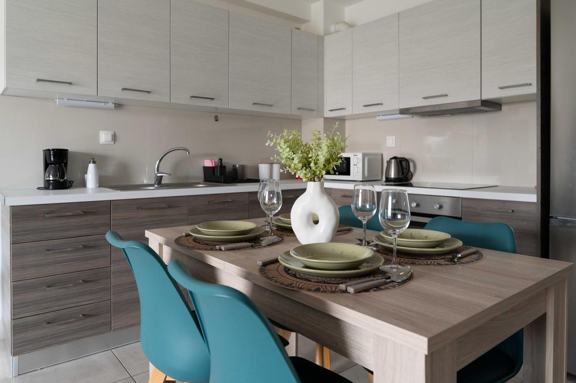 Modern Spacious Apartment Located In พีเรียส ภายนอก รูปภาพ