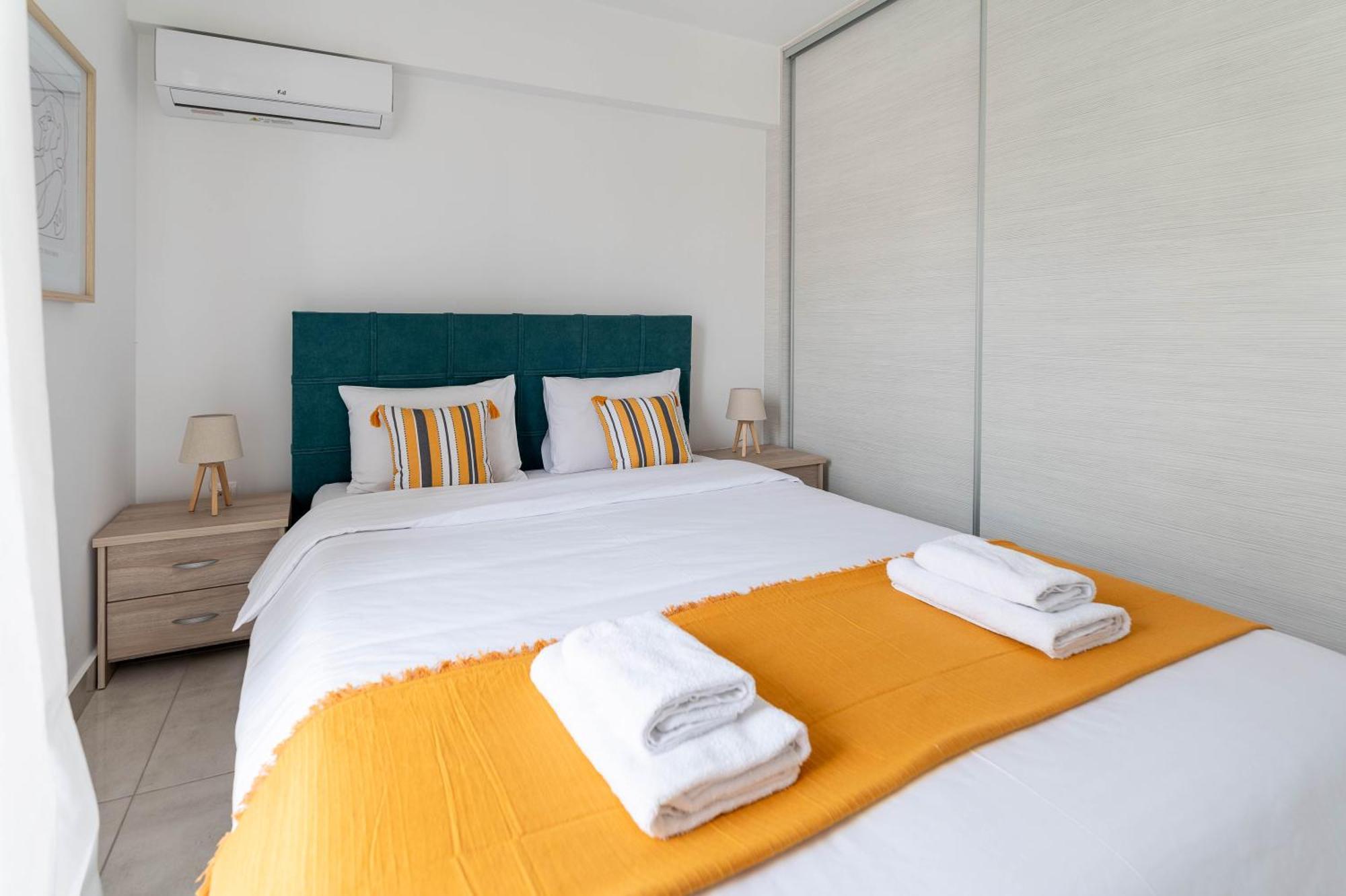 Modern Spacious Apartment Located In พีเรียส ภายนอก รูปภาพ