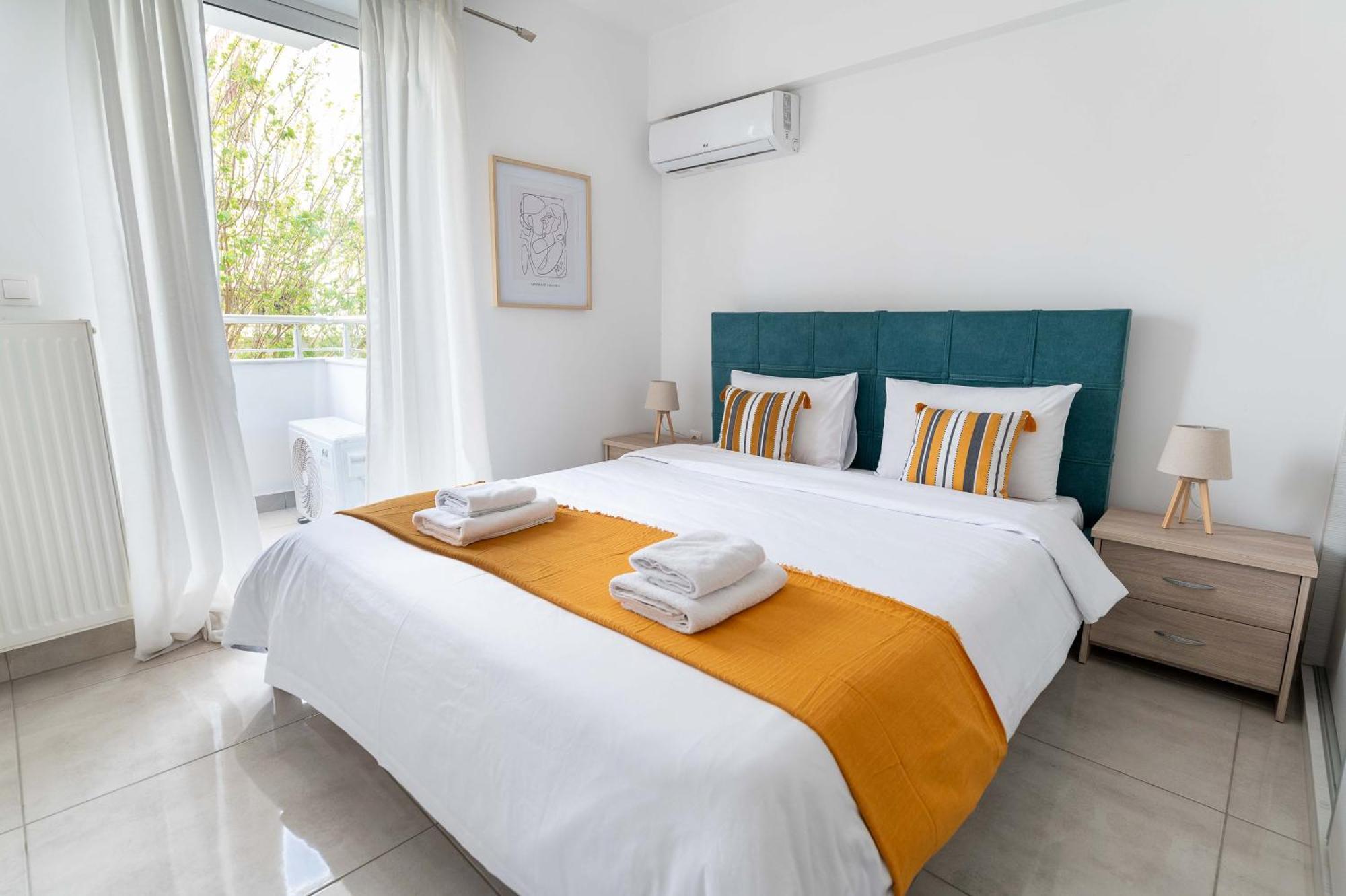 Modern Spacious Apartment Located In พีเรียส ภายนอก รูปภาพ